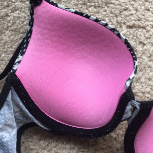 SOLD On EBay! VS pink logo bra - Picture 5 of 7